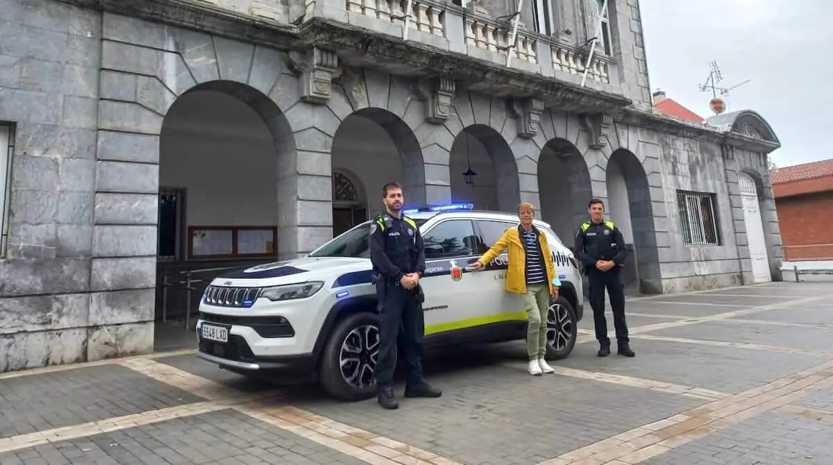 coche policia trapagaran híbrido