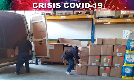 Los voluntarios han ofrecido productos de higiene y aseo