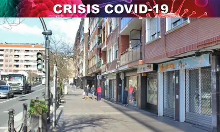 Los agentes cívicos también están en las calles entregando mascarillas